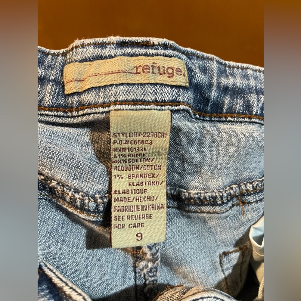 Refuge, size 9, Jean Capri stretchy. 0008 - Picture 2 of 3